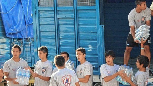 Unión Social recibe donaciones para ayudar a los afectados por la situación hídrica y el pueblo bahiense. Unión Social recibe donaciones para ayudar a los afectados por la situación hídrica y el pueblo bahiense.
