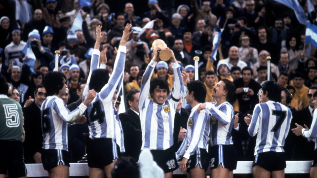 Daniel Pasarella levantó la Copa del Mundo por primera vez para la Argentina en el Mundial 1978.
