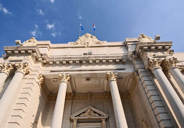Santa Fe busca emitir deuda externa: Tendríamos una década para devolver el crédito