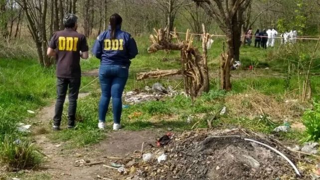 El cuerpo sin vida del indigente asesinado fue encontrado en un baldío en General Rodríguez