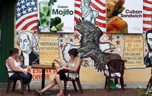 Vereda de un bar de Little Havana