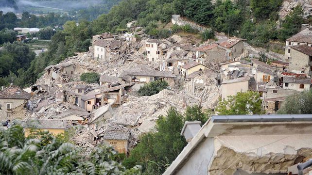 Ascienden a 120 los muertos por el devastador terremoto en el centro de Italia