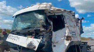 Un accidente en la ruta 11 se registró&nbsp; cerca de Victoria, cuando un camión que transportaba botellas de fernet chocó contra una Kangoo.