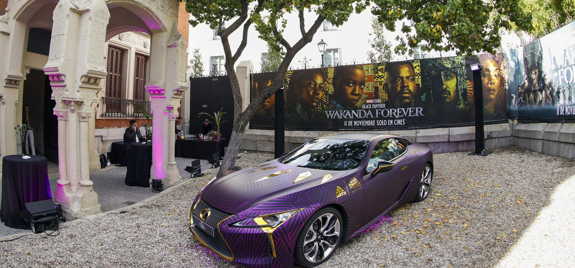 Lexus personaliza su icónico coupé como tributo a ‘Black Panther: Wakanda Forever’, en esta tercera vez que la marca colabora con Marvel Studios. El espacio ‘Black Panther: Wakanda Forever’ en el Palacio Santa Bárbara de Madrid, España.