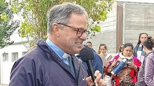 Experiencia. El padre Walter contó su vivencia al subir al cerro de Salta. En ese lugar tuve la gracia de confesar y ser testigo de muchas conversiones, manifestó.