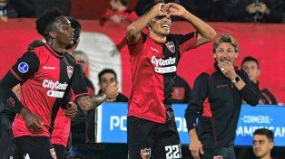 Newells goleó a Blooming y sigue firme en la Sudamericana.
