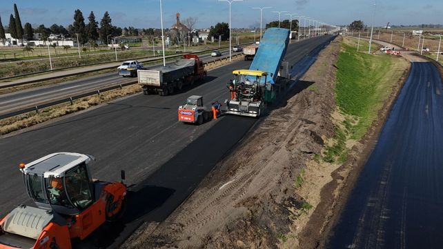 El tercer carril de la autopista Rosario.-Santa Fe beneficiará al tránsito pesado que conduce a las cerealeras