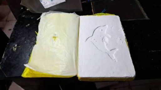 Concordia: confirman procesamiento de ordenanza que tenía ladrillo de cocaína con la marca del delfín