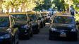 El sistema de taxis pierde viajes de la mano de las plataformas de movilidad ilegales y el Concejo busca una respuesta