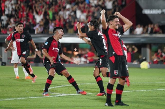 El gol de Michael Hoyos con la camiseta de Newells
