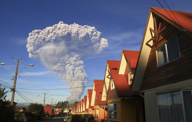 La erupción del Calbuco vista desde la ciudad chilena de Puerto Varas. (Foto: Reuters)