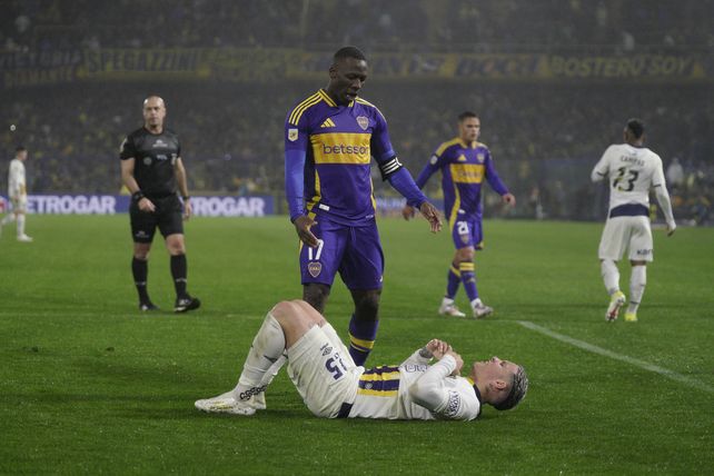 Copetti al piso en la jugada en la que Central pudo haber llegado al empate, si Baliño cobraba el penal.