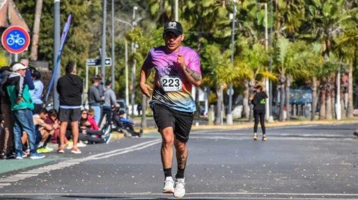 Maquinita Martínez, el runner de puños apretados