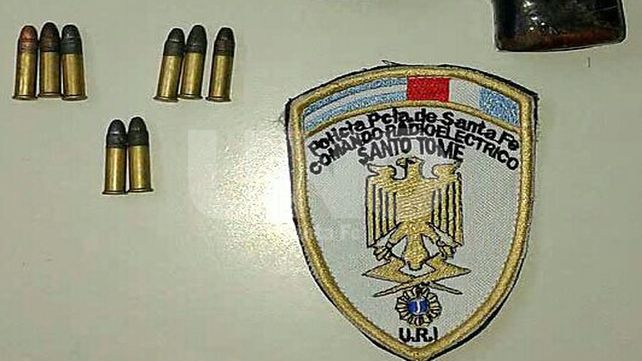 Intentaron escapar y los detuvieron en un carro con un revólver cargado