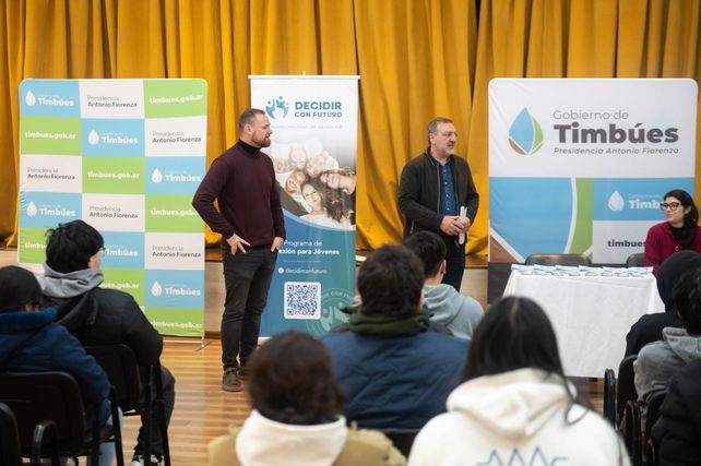 Timbúes abordó los desafíos de los jóvenes con una charla sobre toma de decisiones