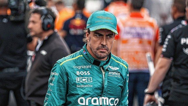 El peor auto de la historia: Fernando Alonso explotó contra Aston Martin.