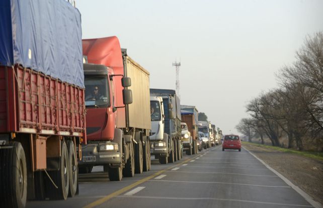 Tránsito. Unos 15 mil camiones diarios circularán por las rutas del Gran Rosario.