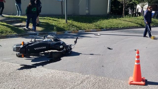El joven motociclista fue trasladado al hospital San Antonio