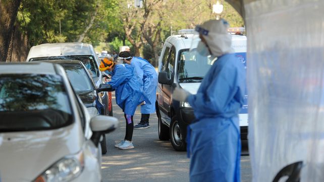 Hubo casi 15 mil contagios y 359 muertes en las últimas 24 horas en el país