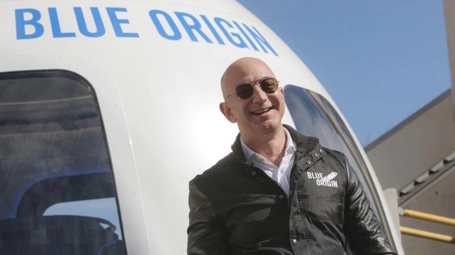 El fundador de Amazon viajará al espacio en poco más de un mes