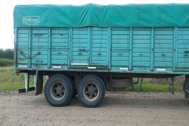 Dos heridos al chocar una camioneta contra la parte trasera de un acoplado