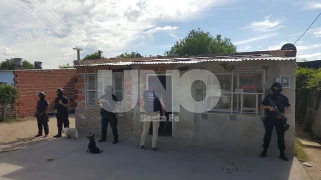 Cayeron dos vendedores barriales de drogas en barrio San Pantaleón