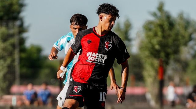 El venezolano que debutó en Newells, jugó con Mastantuono y Echeverri y emigró a Nacional