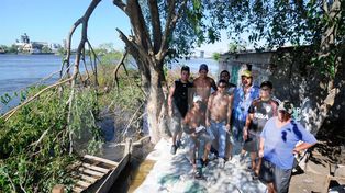 Los vecinos de Alto Verde se unen y le ponen freno al avance del agua