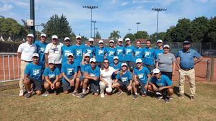 Los alcanzapelotas posaron sonrientes antes de una serie en la que resaltó el trabajo de los veinte.