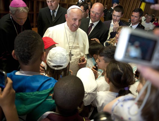 El santo padre hizo estas declaraciones durante la apertura de un encuentro en el Vaticano sobre la iglesia y los gitanos. (Foto: Reuters)