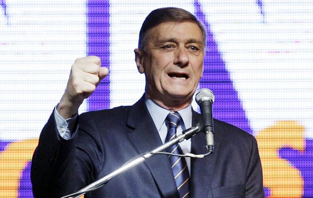 En el ring. El ex gobernador se suma al áspero contrapunto entre oficialismo y oposición por la iniciativa del gobierno.