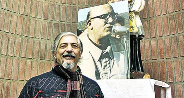 El celibato es una ley absurda que niega el derecho a la felicidad, asegur&oacute; el cura Alessio