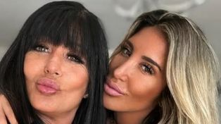 Elizabeth Rodrigo junto a su hija, la vedete Ayelén Paleo.