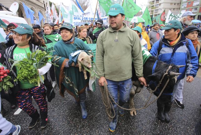 Movilización de pequeños productores. El otro campo se une en una mesa agroalimentaria