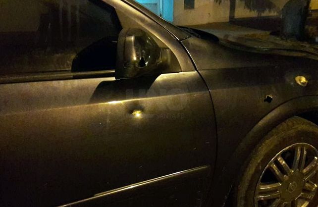 Veh&iacute;culo baleado en las calles de Santa Rosa de Lima