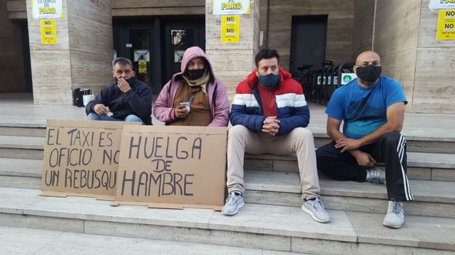 Taxistas y remiseros se manifestaron en contra el desembarco de Uber en la capital de la provincia.&nbsp;