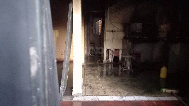 Habrían intentado usurpar un departamento en barrio Centenario y lo prendieron fuego