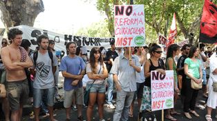 Denuncian censura encubierta a docentes que se opongan a la reforma