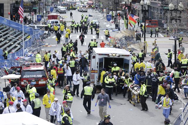 Son tres los muertos en Boston y confirman una tercera explosión