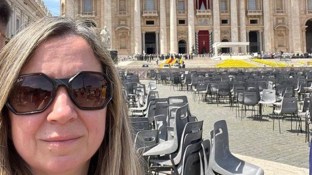 Cómo se viven la muerte &nbsp;del Papa Francisco en plaza San Pedro