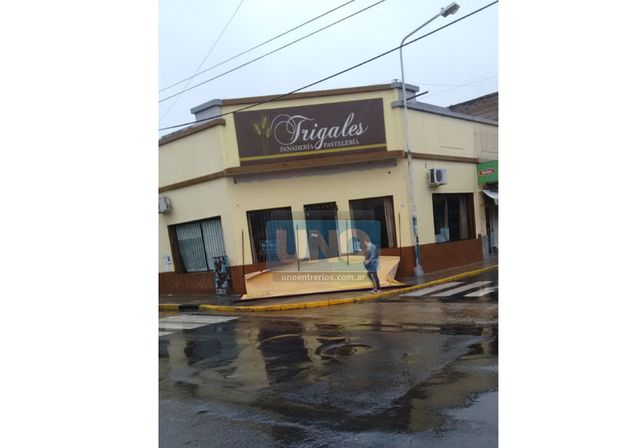 Terrible temporal de lluvia y viento generó graves destrozos en Paraná