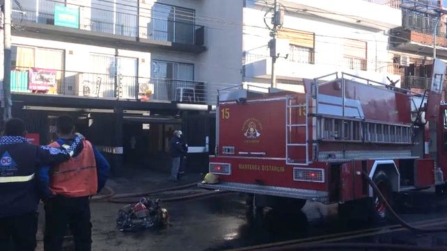 Dos bomberos muertos y uno herido en un incendio