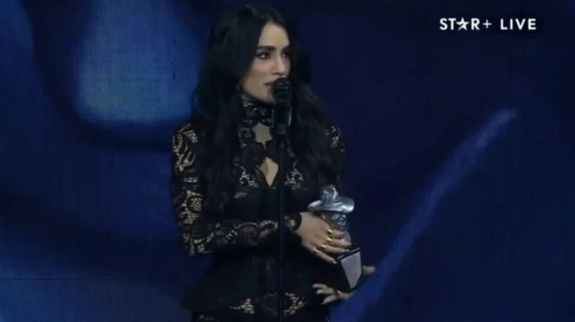 Lali Espósito recordó a las víctimas del lesbicidio de Barracas en la entrega de Premios Gardel.&nbsp;