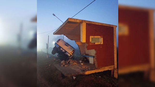 Un accidente en medio de la niebla ocurrió en la ruta provincial 4 en el ingreso a Los Charrúas. El conductor se durmió y se produjo el despiste y choque&nbsp;