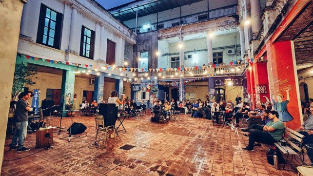 Eduner festeja 27 años con feria de libros, música y lecturas