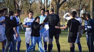 Una doctora interrumpió un partido de la Liga Totorense para impedir que un futbolista siguiera jugando