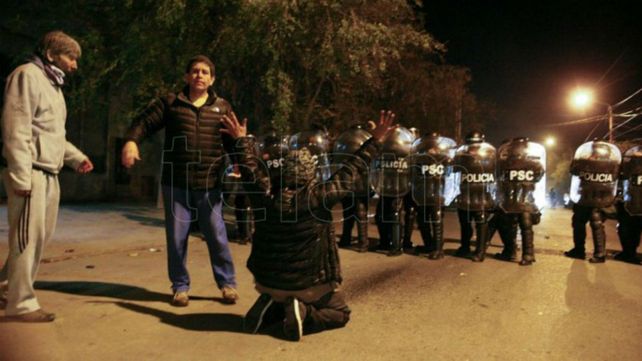 Los incidentes en torno a la residencia de Kirchner se extendieron hasta las 3 de hoy.