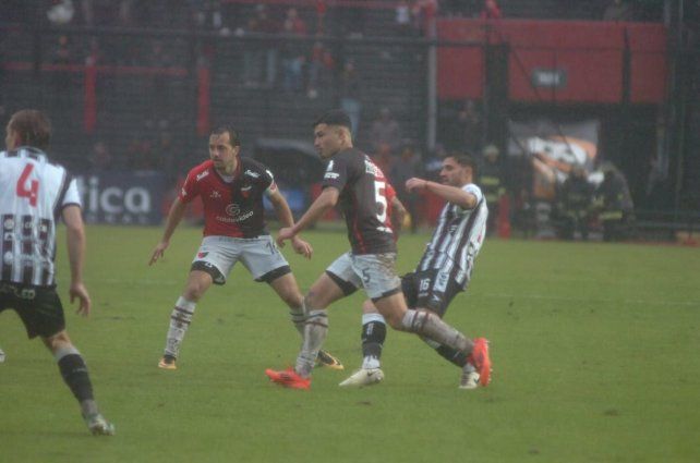 Bernardi, con autocrítica y esperanza en Colón: Fue el partido que más merecimos ganar Bernardi, con autocrítica y esperanza en Colón: Fue el partido que más merecimos ganar