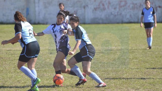 Dejaron todo. Las chicas de Don Bosco y Universitario A igualaron sin goles en un partido que tuvo muchas situaciones de goles y que tuvo como figuras a sus arqueras en cancha de Instituto.&nbsp;