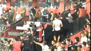 Clima espeso en el Coloso por arbitrajes y con agresiones en el palco de prensa